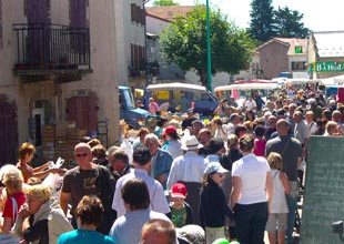 Le marché hebdomadaire de coucouron