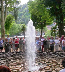 Source l'intermittente dans le parc de Vals les Bains